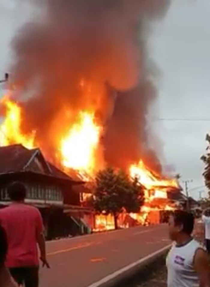 Detail Foto Rumah Terbakar Nomer 8