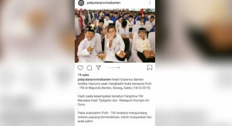 Detail Foto Salam Dua Jari Nomer 56