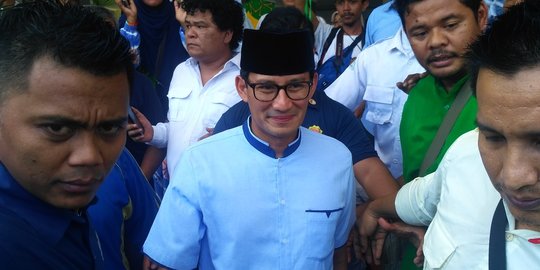 Detail Foto Sandiaga Uno Dan Keluarga Nomer 57