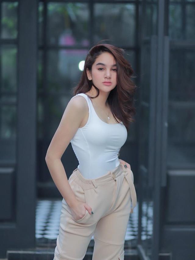 Foto Selebgram Hana Hanifah - KibrisPDR