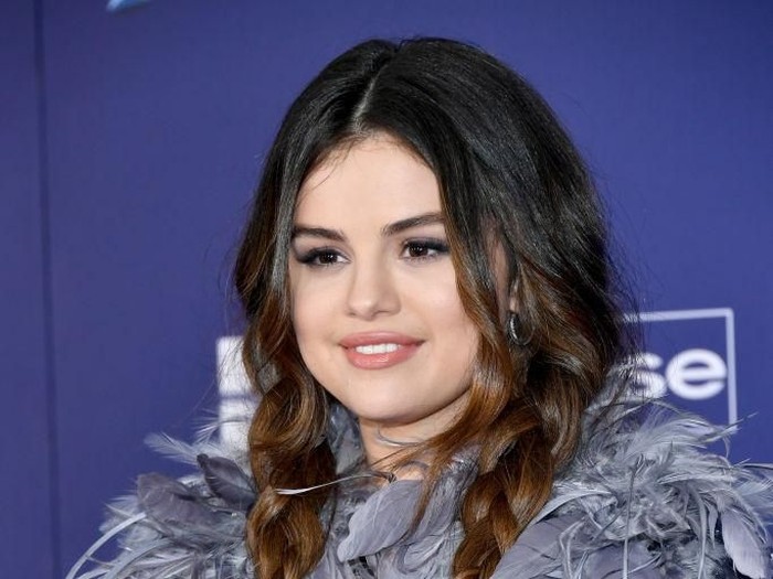 Detail Foto Selena Gomez Berhijab Nomer 29