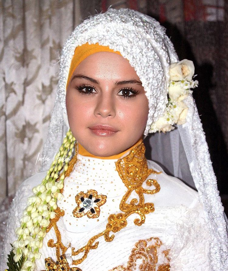 Detail Foto Selena Gomez Berhijab Nomer 10