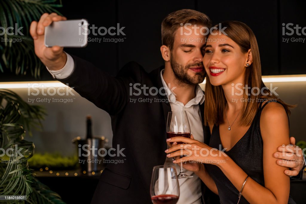 Detail Foto Selfie Pasangan Romantis Nomer 30