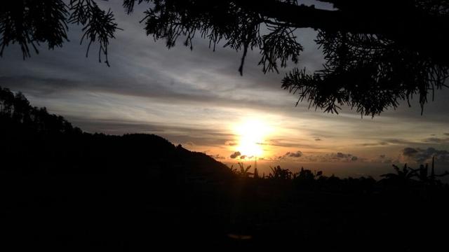 Detail Foto Senja Di Gunung Nomer 35