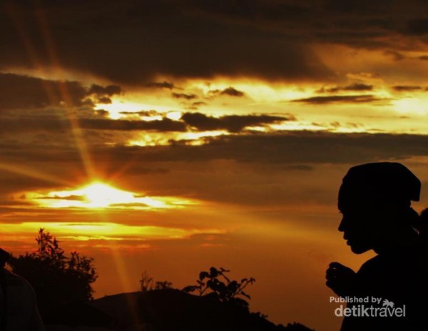 Detail Foto Senja Di Gunung Nomer 8