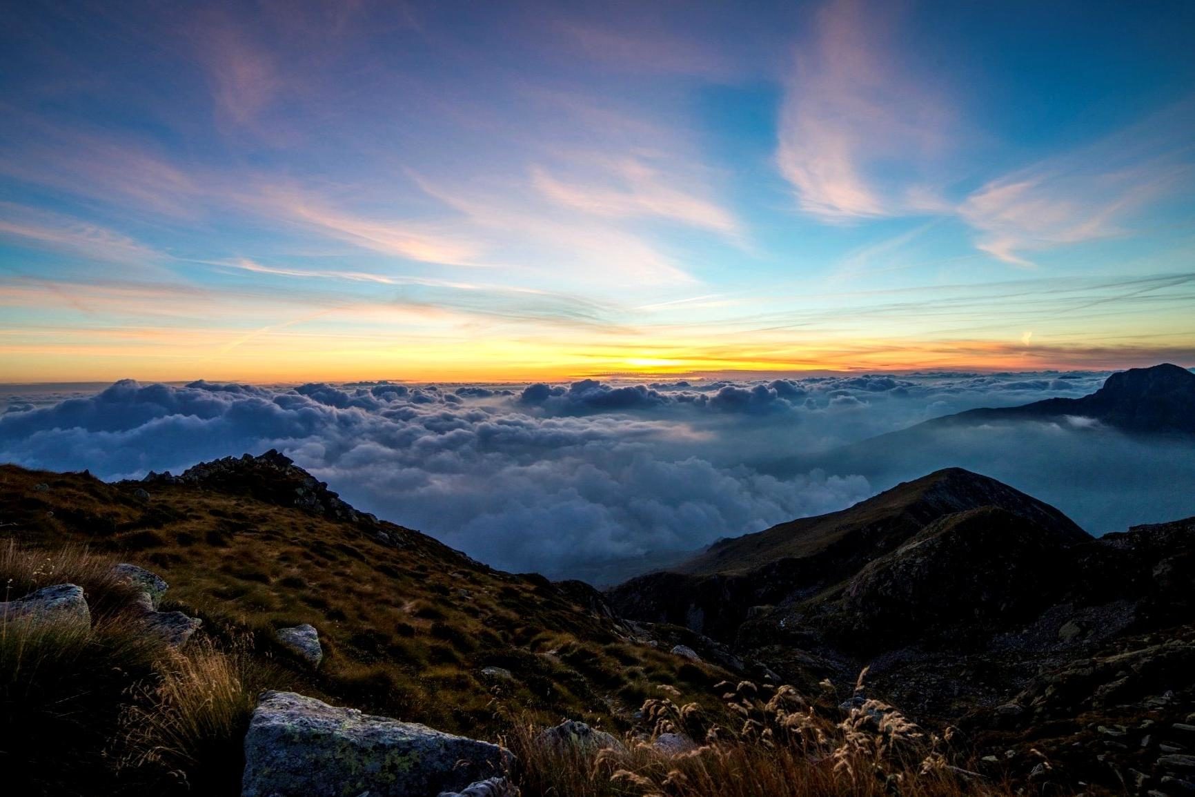 Detail Foto Senja Di Gunung Nomer 9