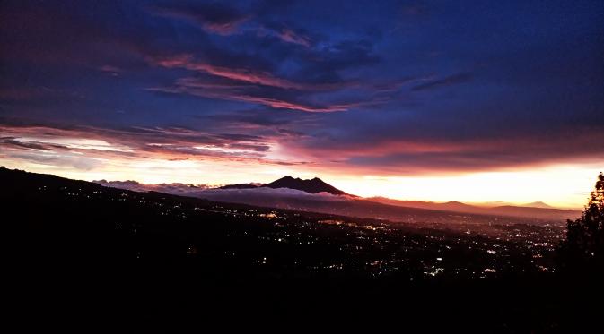 Detail Foto Senja Di Gunung Nomer 10