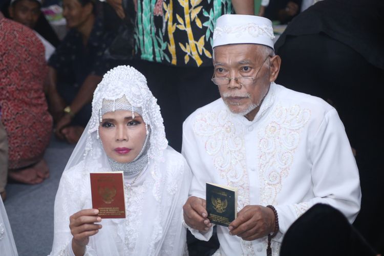 Detail Foto Sepasang Pengantin Nomer 31