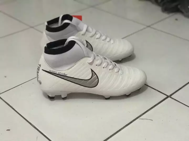 Detail Foto Sepatu Bola Nomer 19