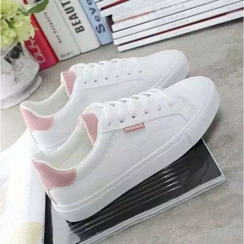 Detail Foto Sepatu Sneakers Wanita Nomer 44