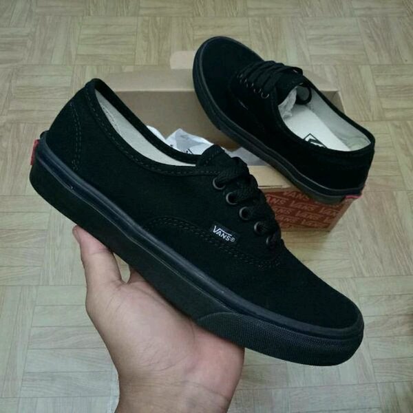 Detail Foto Sepatu Vans Hitam Polos Nomer 4