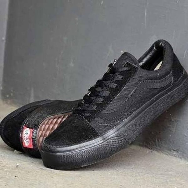 Detail Foto Sepatu Vans Hitam Polos Nomer 32