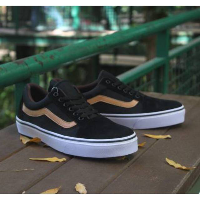 Detail Foto Sepatu Vans Keren Nomer 4