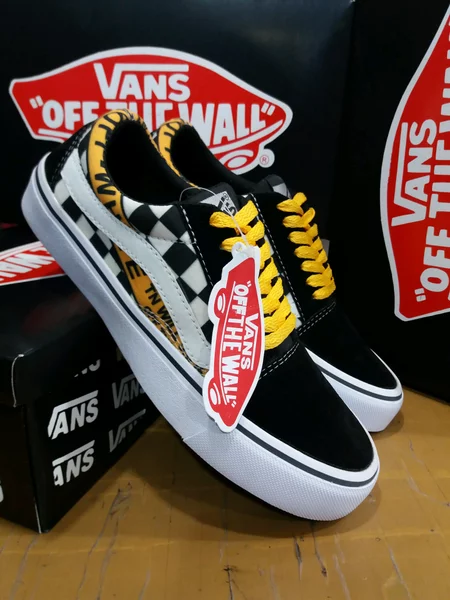 Detail Foto Sepatu Vans Off The Wall Nomer 3