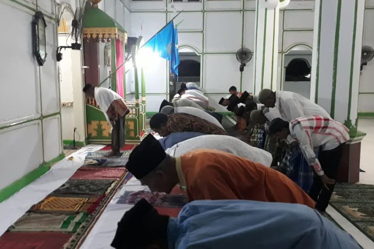 Detail Foto Shalat Tarawih Nomer 48