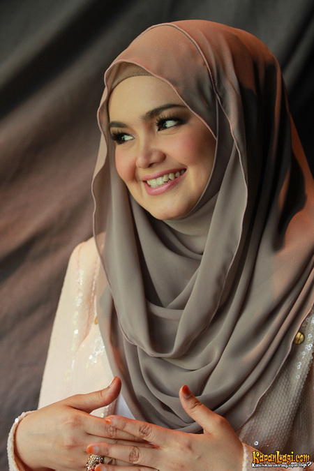 Detail Foto Siti Nurhaliza Berhijab Nomer 44