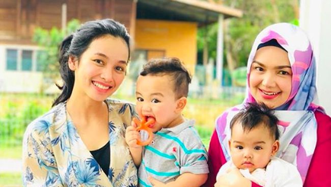 Detail Foto Siti Nurhaliza Dan Keluarga Nomer 23