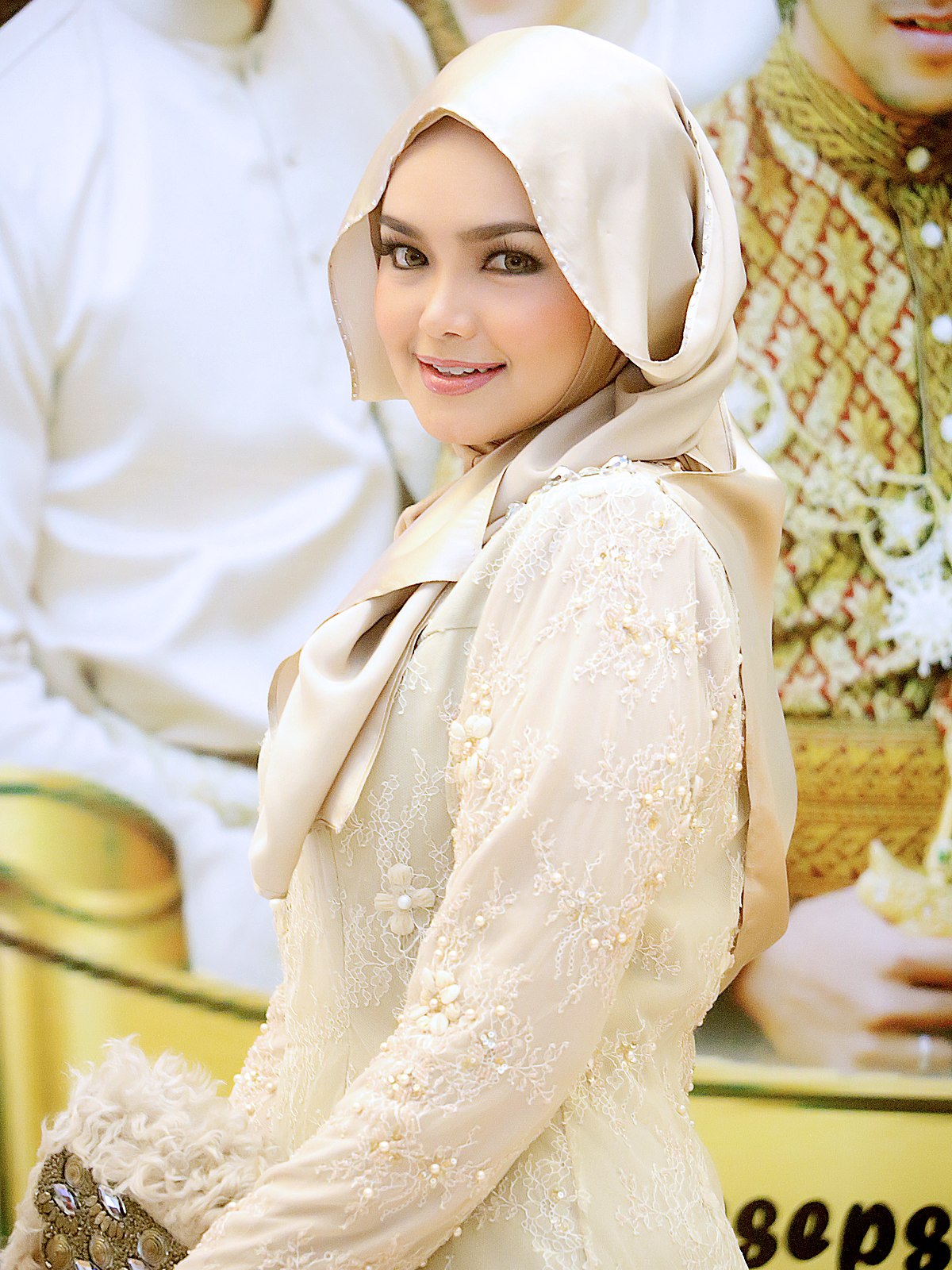 Detail Foto Siti Nurhaliza Dan Keluarga Nomer 25