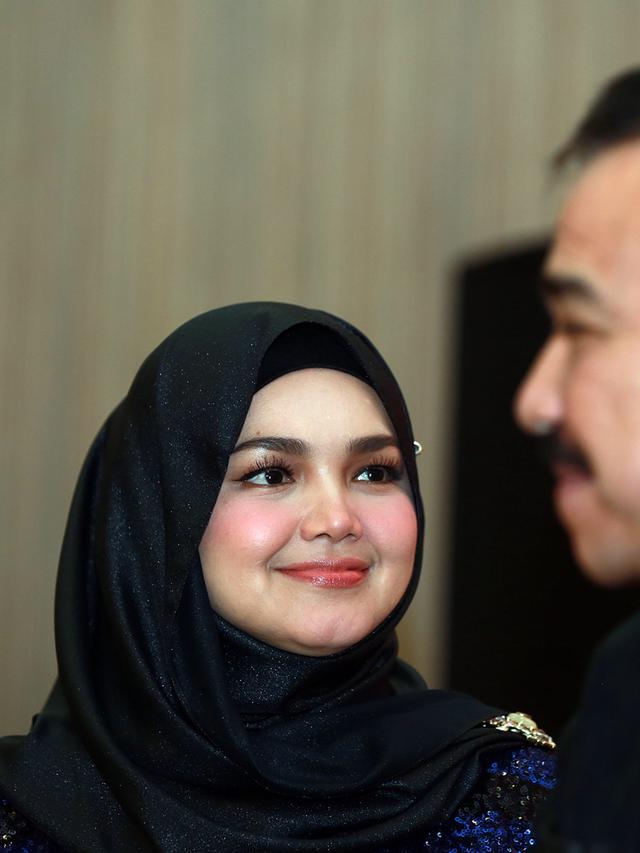 Detail Foto Siti Nurhaliza Dan Keluarga Nomer 48