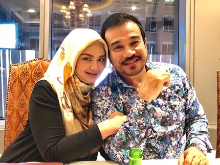 Detail Foto Siti Nurhaliza Dan Keluarga Nomer 54