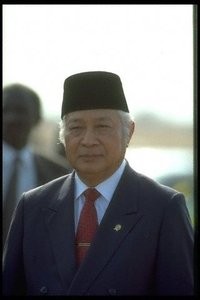 Detail Foto Soekarno Dan Soeharto Nomer 28