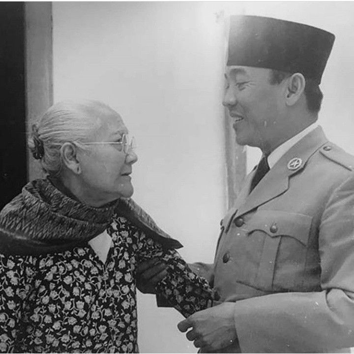 Detail Foto Soekarno Hitam Putih Nomer 45