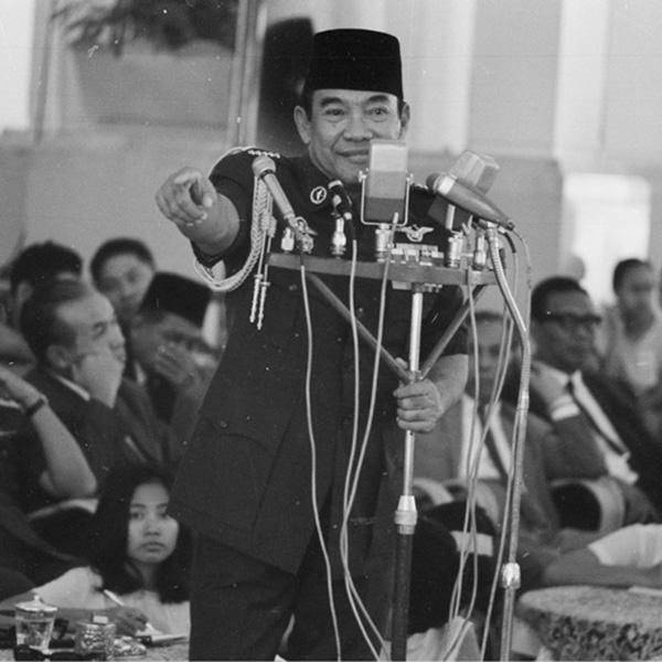 Detail Foto Soekarno Pidato Nomer 12