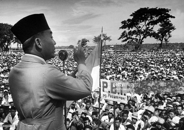 Detail Foto Soekarno Pidato Nomer 16