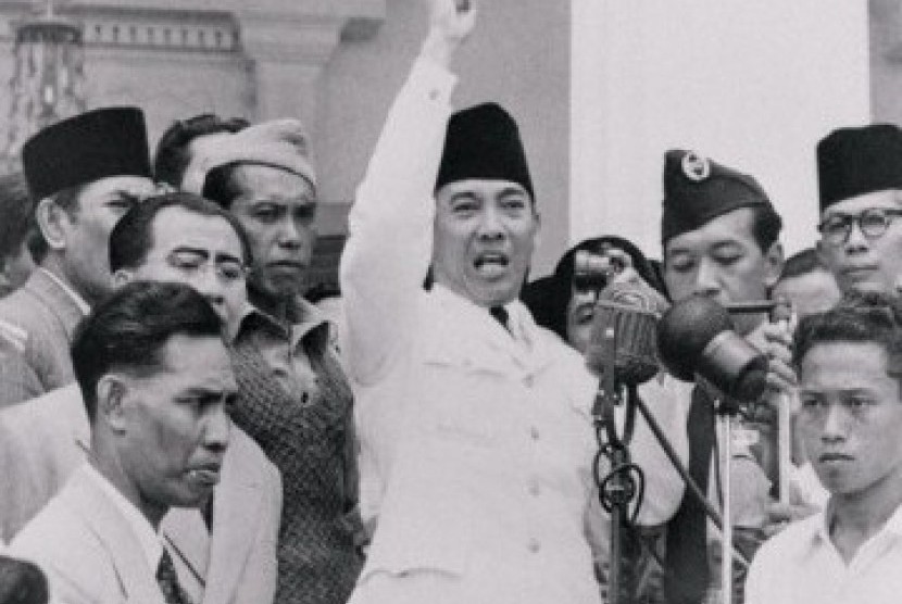 Detail Foto Soekarno Pidato Nomer 4