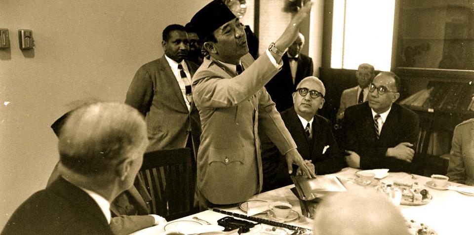 Detail Foto Soekarno Pidato Nomer 29