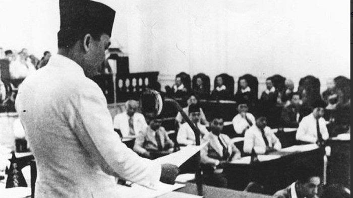 Detail Foto Soekarno Pidato Nomer 37