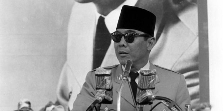 Detail Foto Soekarno Pidato Nomer 42