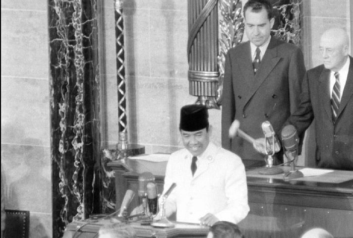 Detail Foto Soekarno Pidato Nomer 44