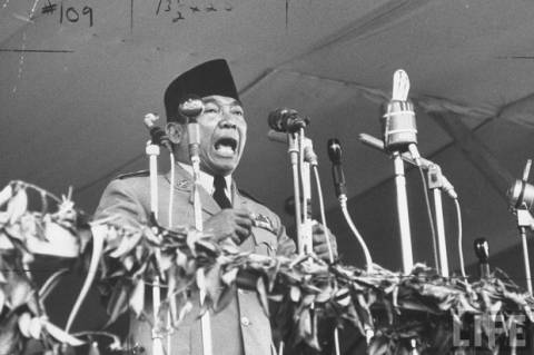 Detail Foto Soekarno Pidato Nomer 46