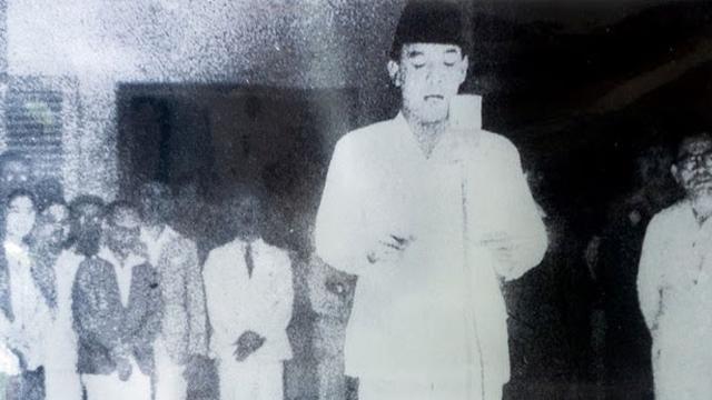 Detail Foto Soekarno Pidato Nomer 51