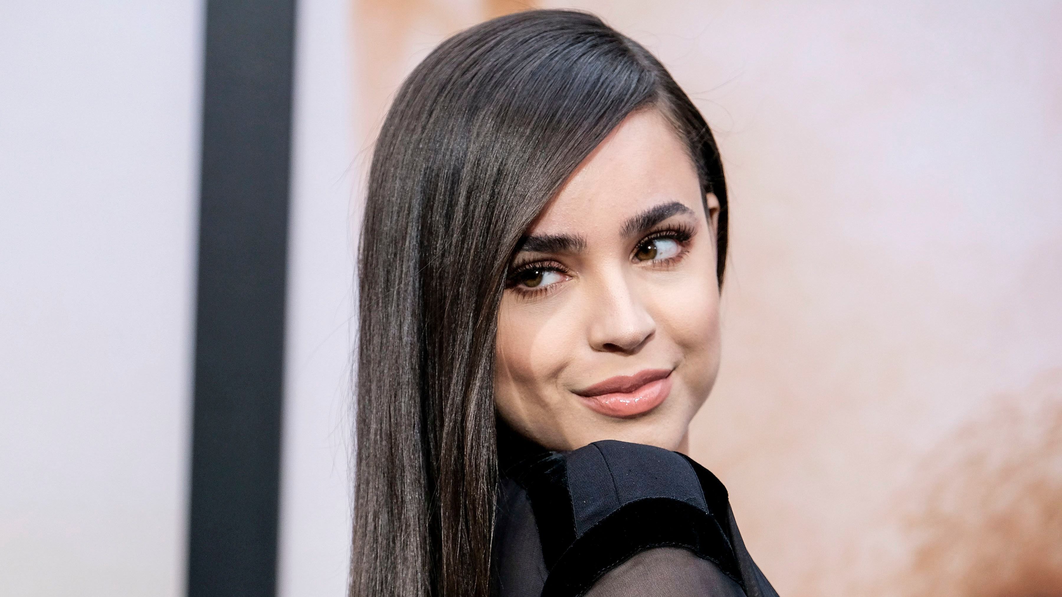 Detail Foto Sofia Carson Nomer 49