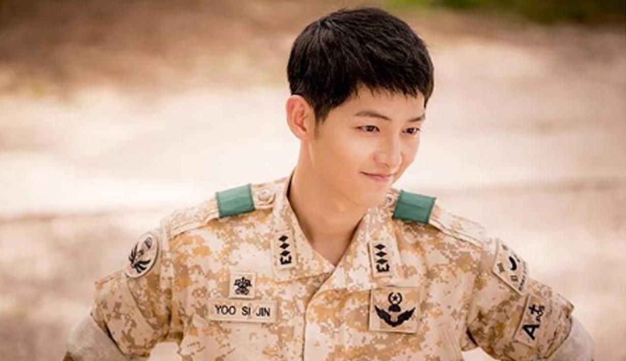 Detail Foto Song Joong Ki Pakai Baju Tentara Nomer 3