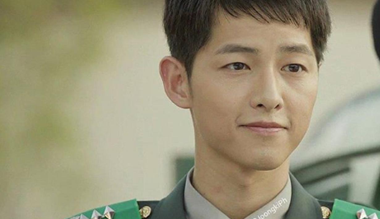 Detail Foto Song Joong Ki Pakai Baju Tentara Nomer 19