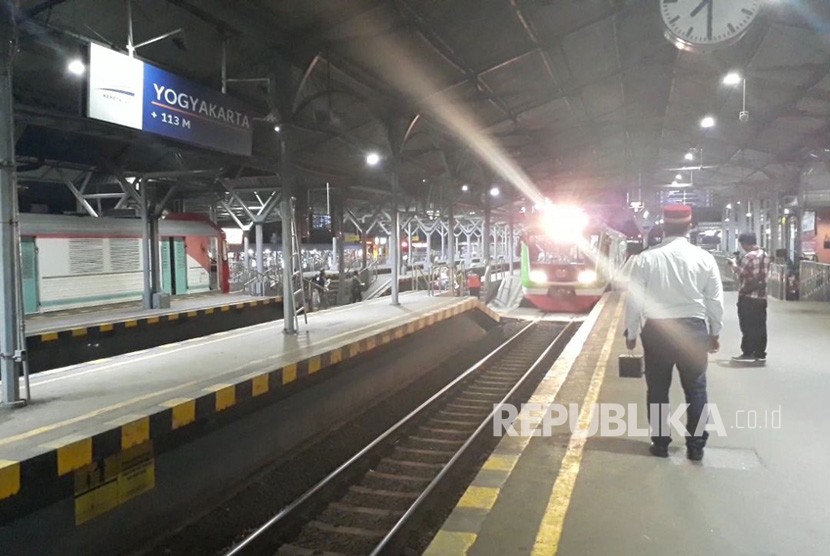 Detail Foto Stasiun Tugu Jogja Nomer 36