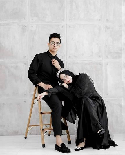 Detail Foto Studio Baju Hitam Putih Nomer 3