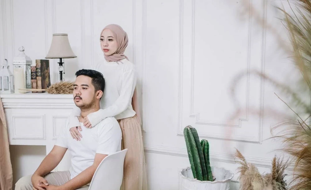 Detail Foto Studio Baju Putih Nomer 8