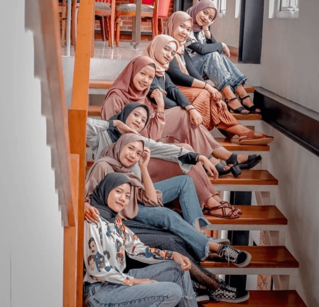 Detail Foto Studio Bareng Teman Nomer 37