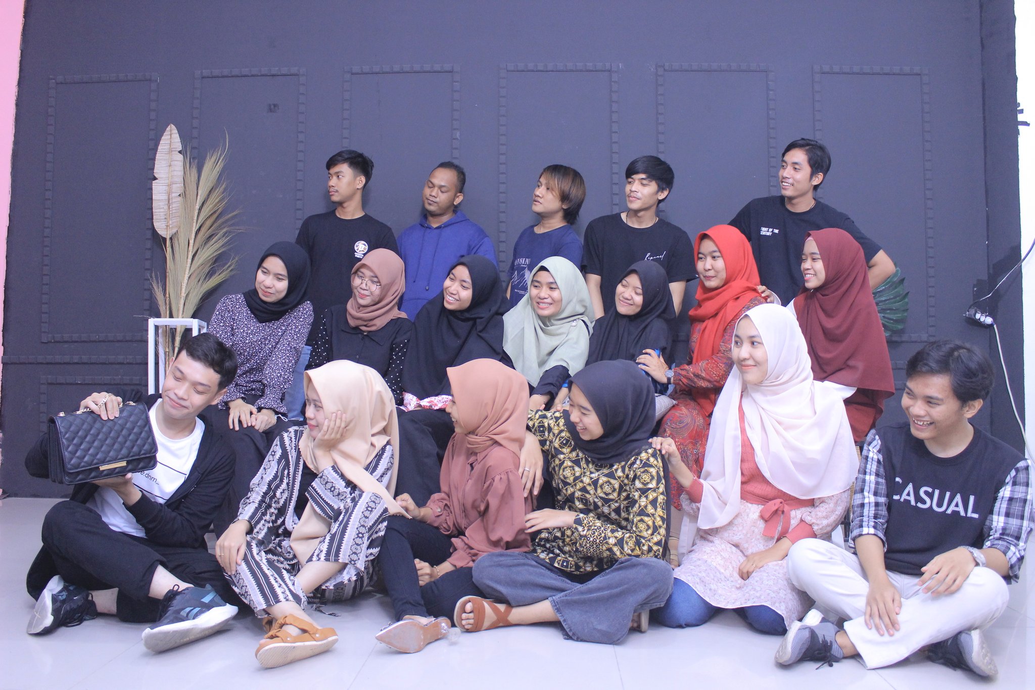 Detail Foto Studio Bareng Teman Nomer 42