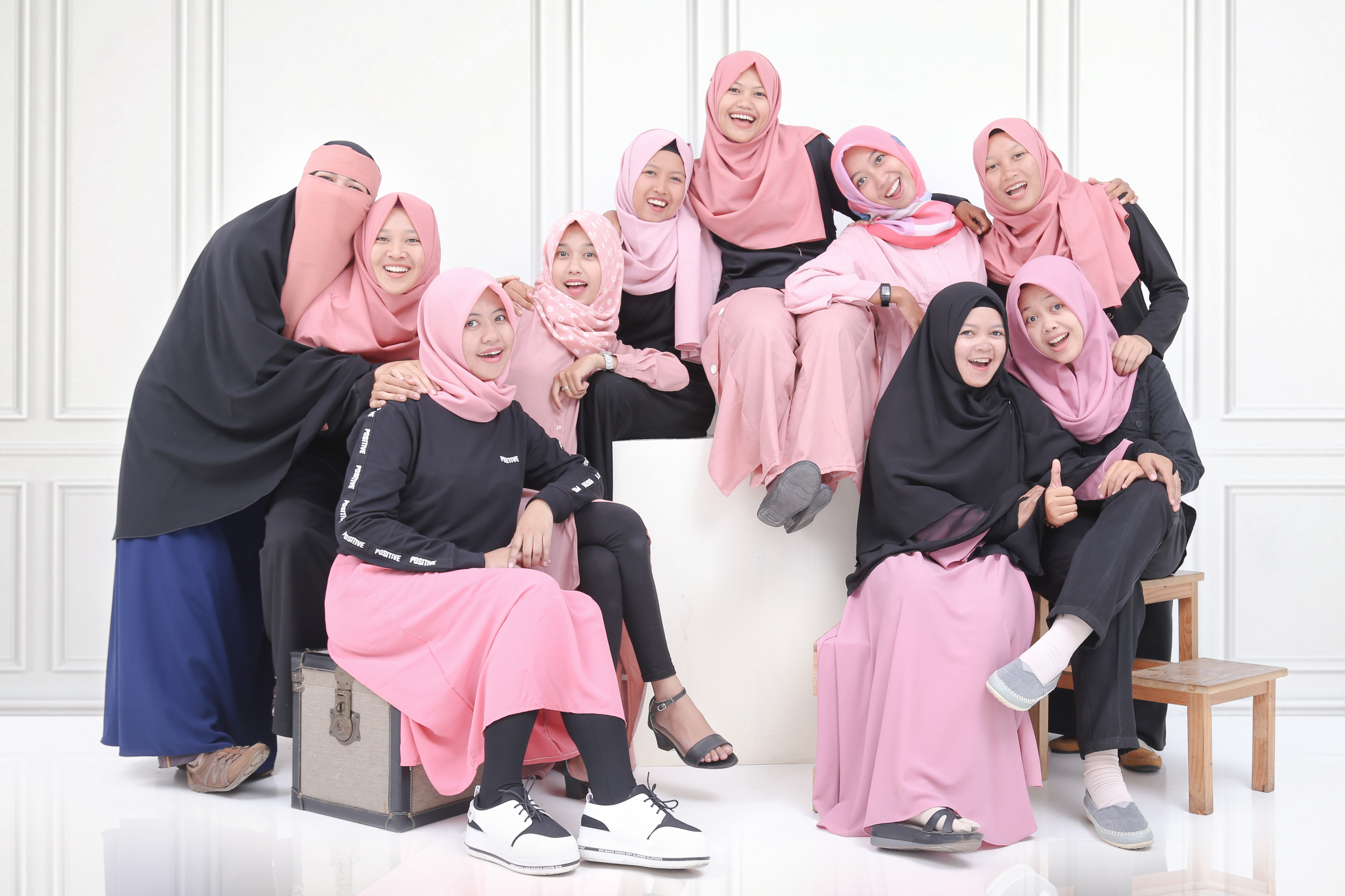 Detail Foto Studio Bersama Sahabat Nomer 15