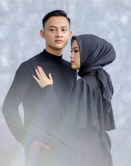 Detail Foto Studio Couple Hijab Nomer 6