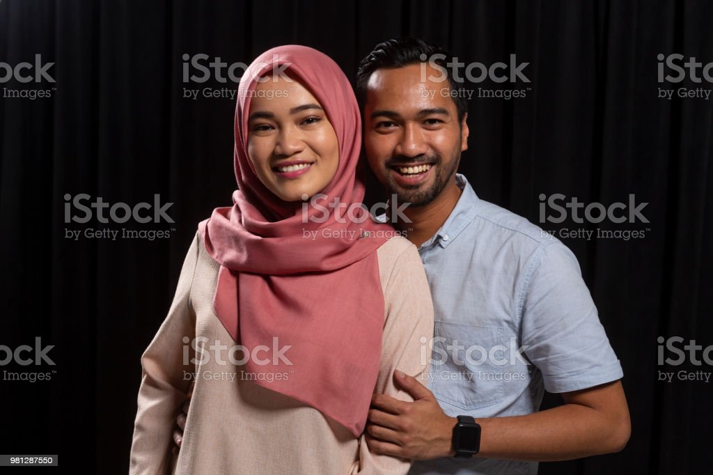 Detail Foto Studio Couple Muslim Nomer 29