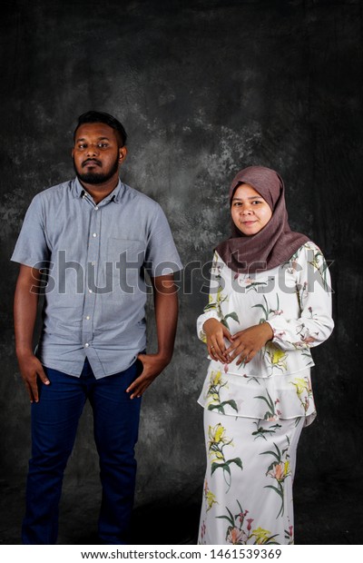 Detail Foto Studio Couple Muslim Nomer 31