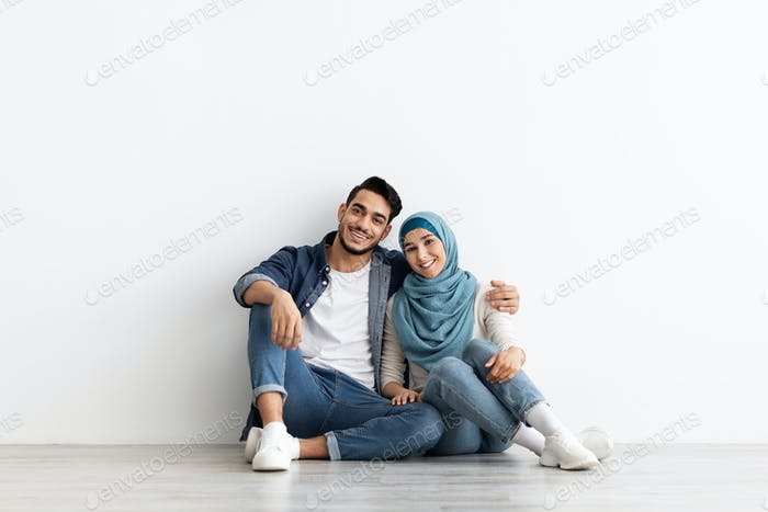 Detail Foto Studio Couple Muslim Nomer 50
