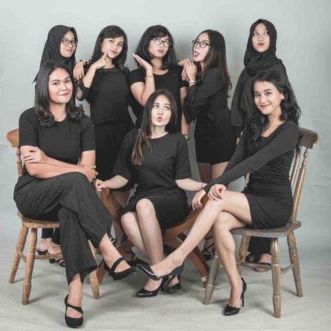 Detail Foto Studio Sahabat Tema Hitam Putih Nomer 22