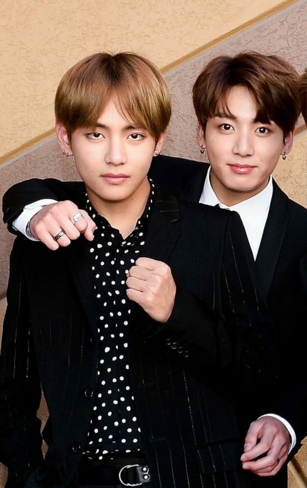 Detail Foto Taehyung Dan Jungkook Bts Nomer 6